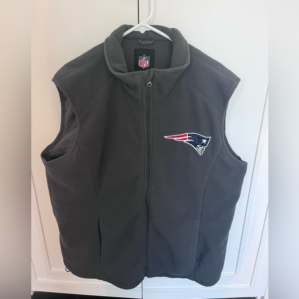 NFL Patriots Gray Fleece Vest | men’s size L | Super Bowl bound!